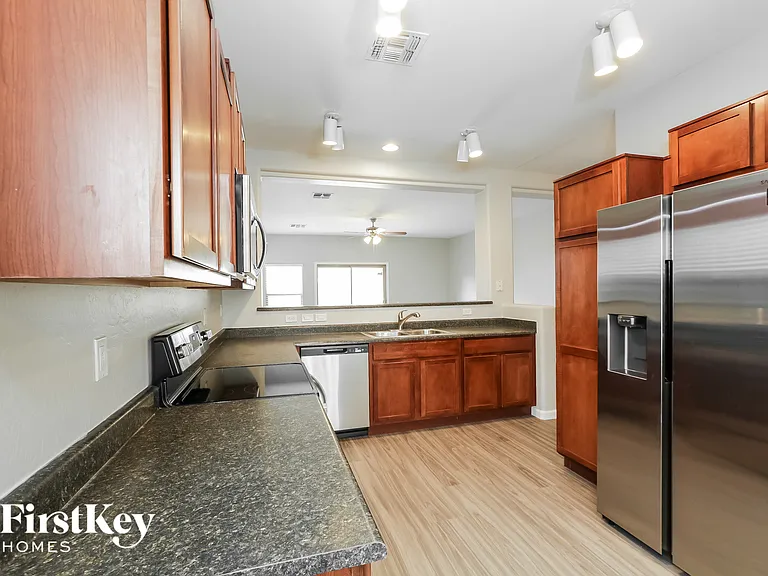 5229 W Shumway Farm Rd — Photo 7