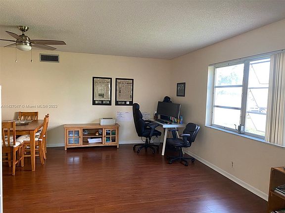 4th image of 8121 SW 24th Ct APT 101