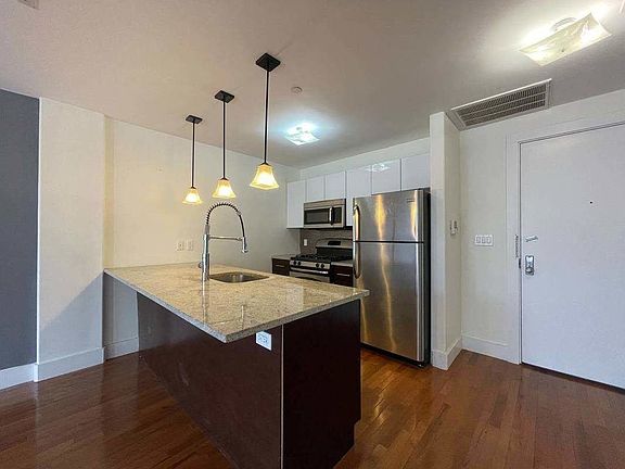 3rd image of 180 Scholes St APT 2D