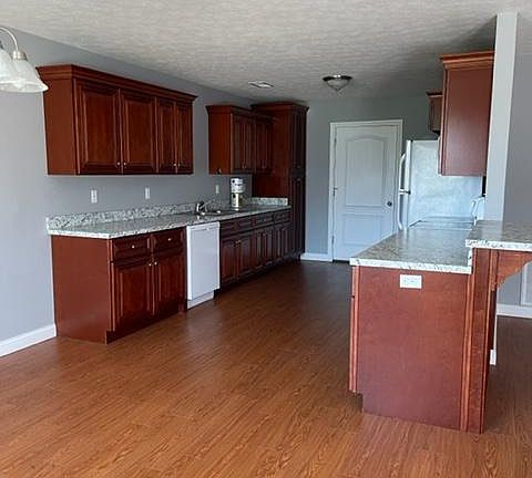 4th image of 292 Parkland Trce