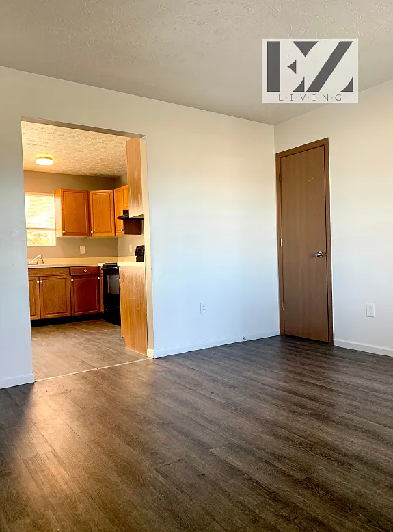 1800 East 42nd Street - F — Photo 3
