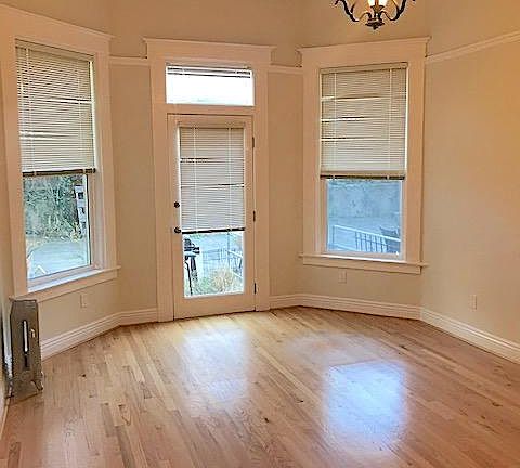 2nd image of 1837 Oak St APT 3