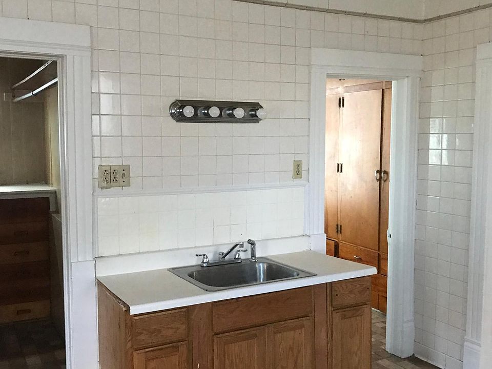 2nd image of 2411 S 9th Pl