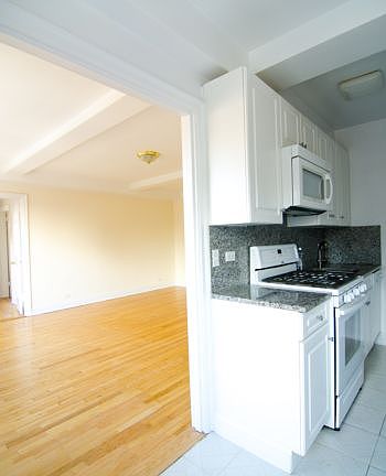 5th image of 51 W 86th St APT 905