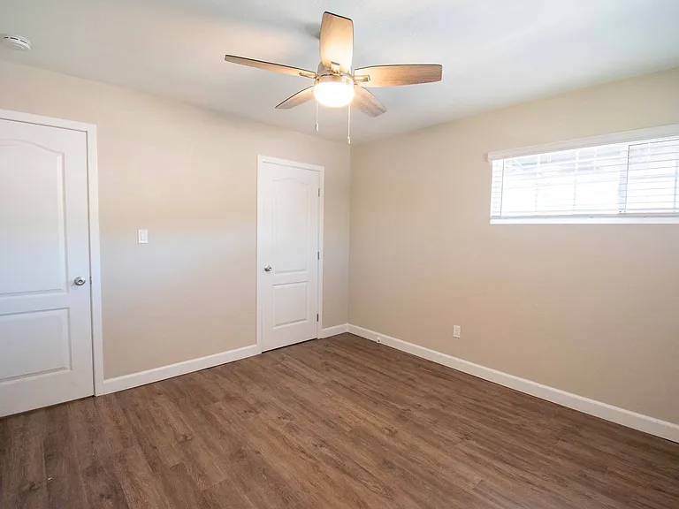 Foothill Manor — Photo 10