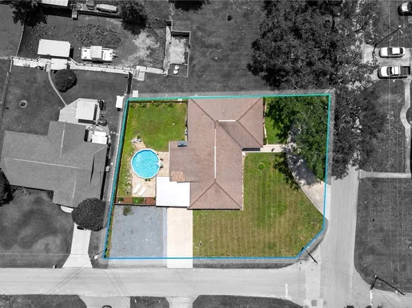 1351 County Road 482n, Lake Panasoffkee, FL 33538