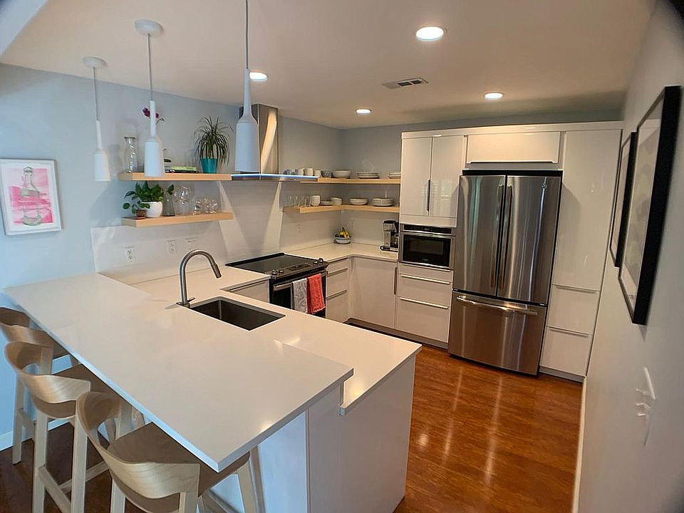 1st image of 9059 W Swan Cir