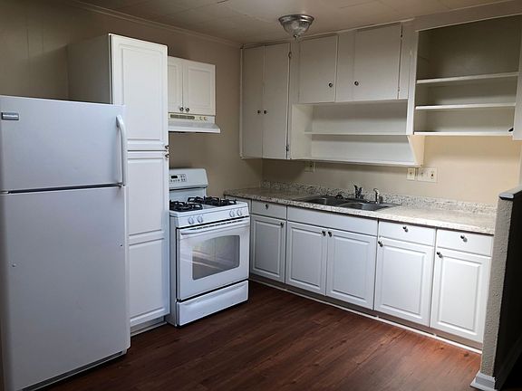 4th image of 1397 E Cypress Ave APT B