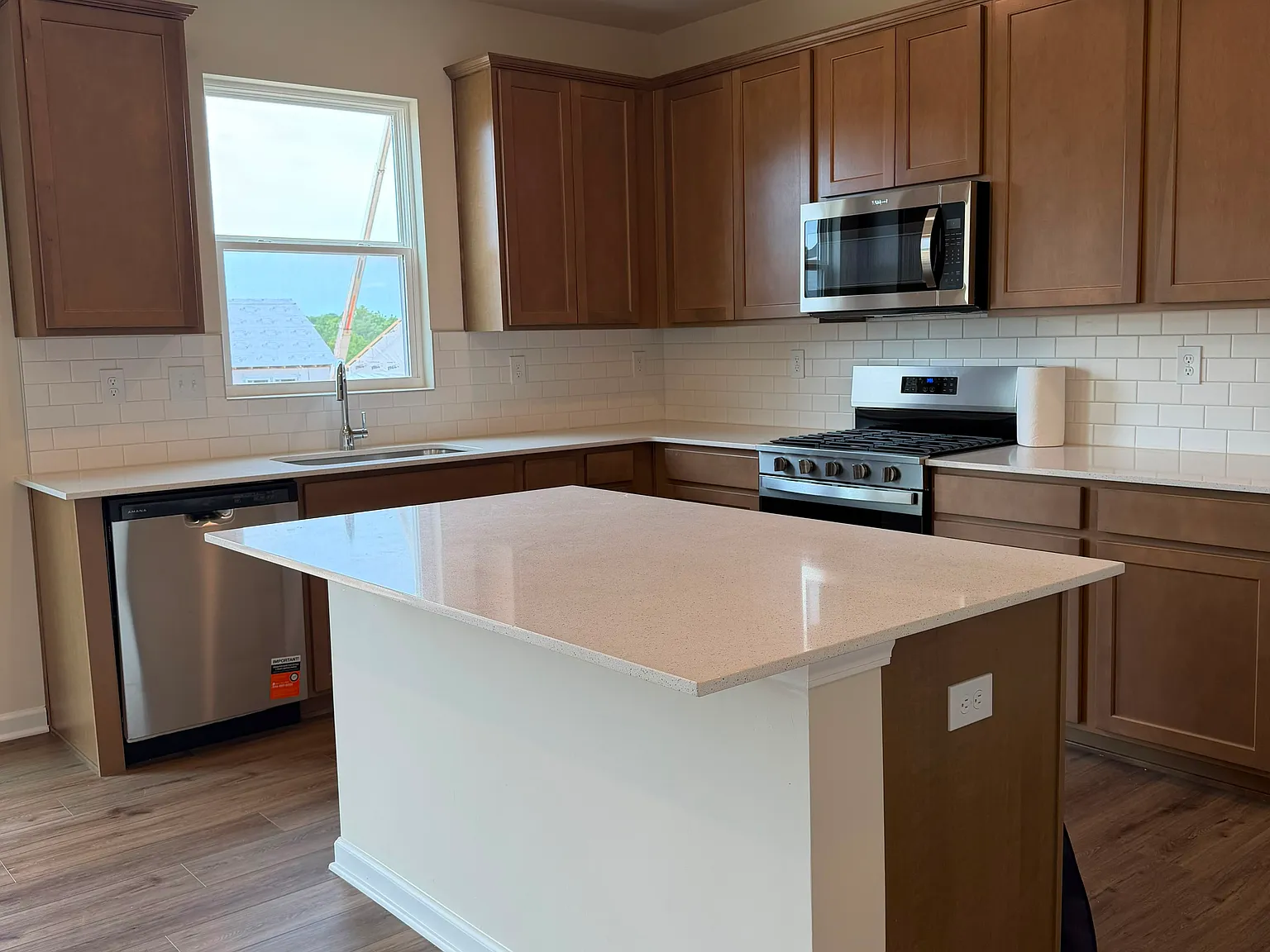 4 bed, 2.5 bath, 2169 sqft, $2,995 — Photo 3