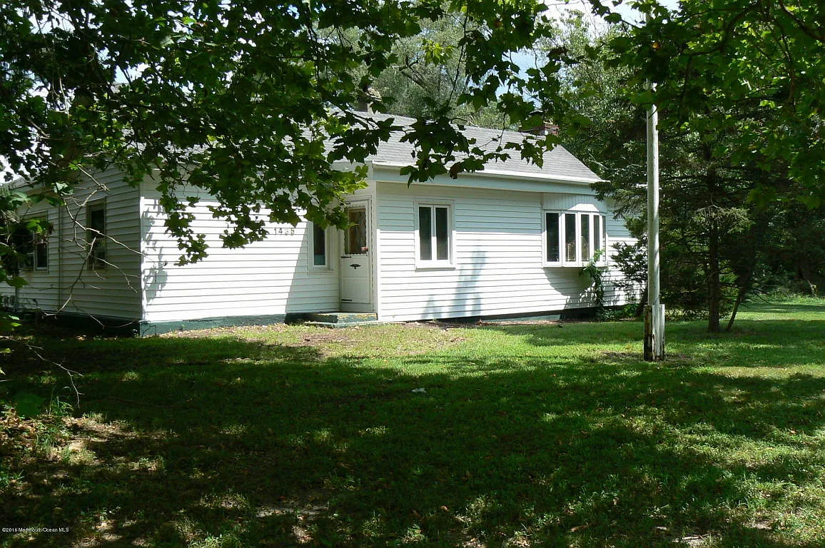 1435 Toms River Rd photo 1