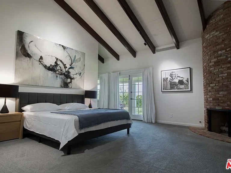 1121 N Beverly Dr — Photo 12