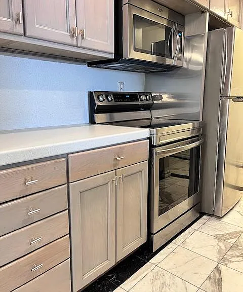 906 N Doheny Dr #512 — Photo 7