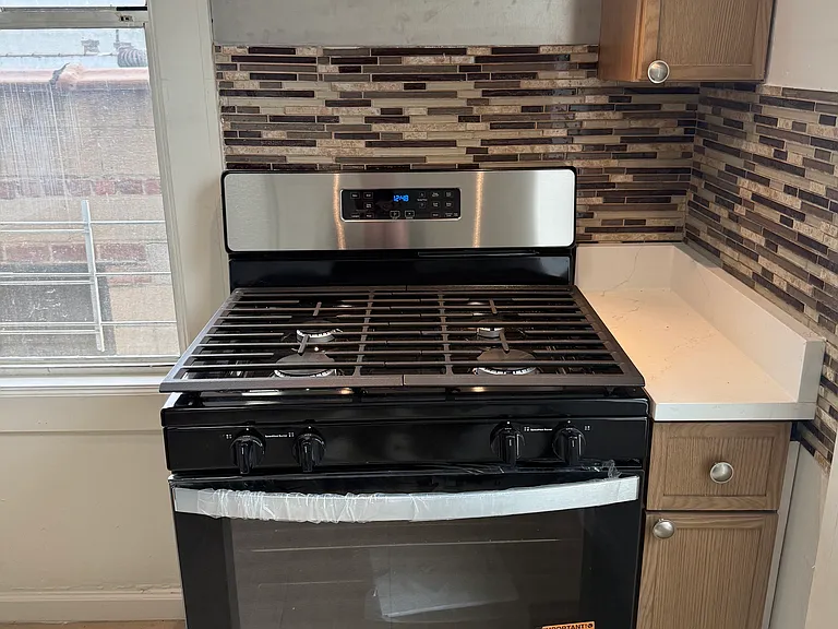 35-50 9th St #2R — Photo 10