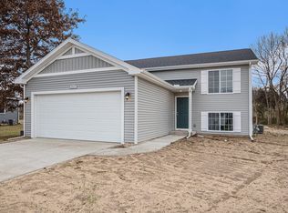 587 River Oaks Dr, Watervliet, MI 49098