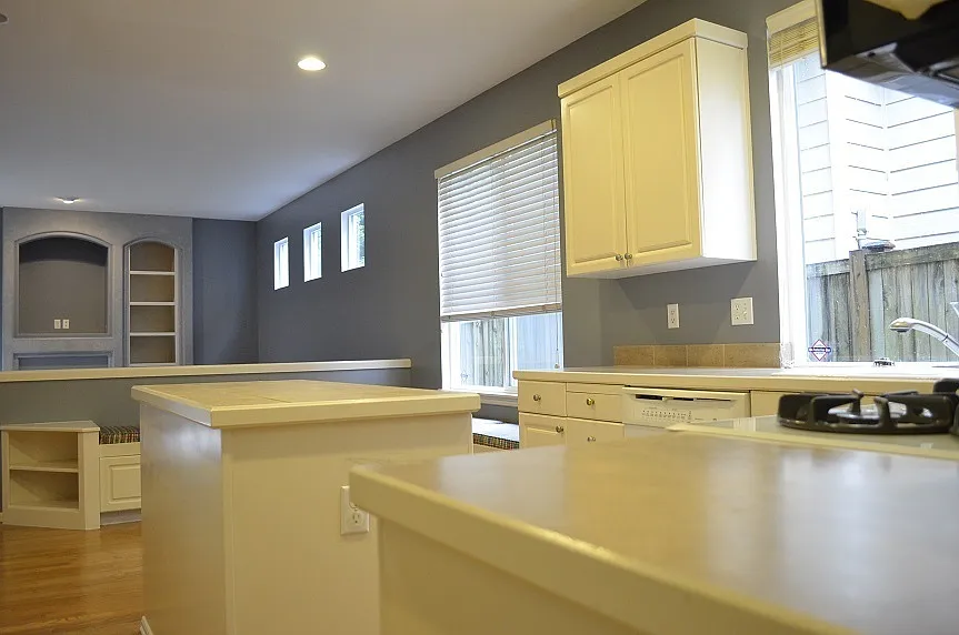 Beautifully Designed Home with Open Layout and Island Kitchen — Photo 3