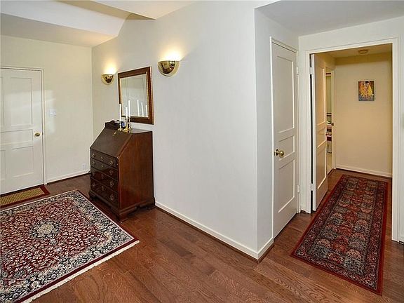 3rd image of 626B Park Ln