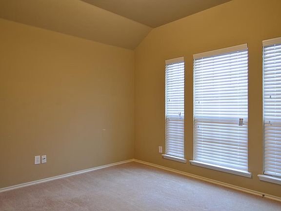 4th image of 9605 Sleepy Hollow Dr