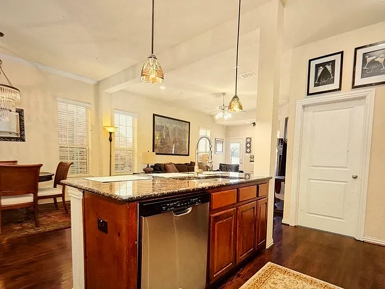 3108 Hereford Dr — Photo 3