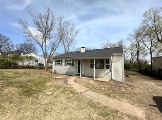 106 Hillsdale Dr, Ballwin, MO 63011