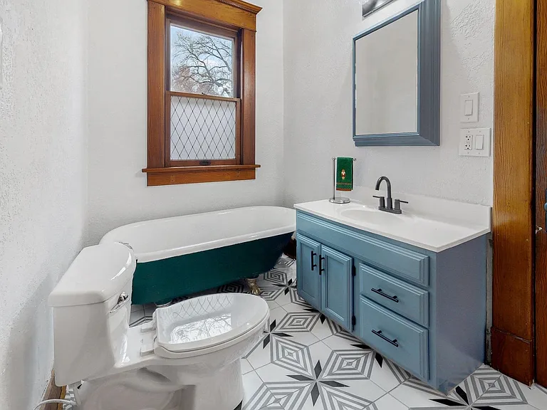 Main Floor bath with new ceramic tile.