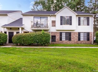 6964 Foxthorn Dr, Canton, MI 48187