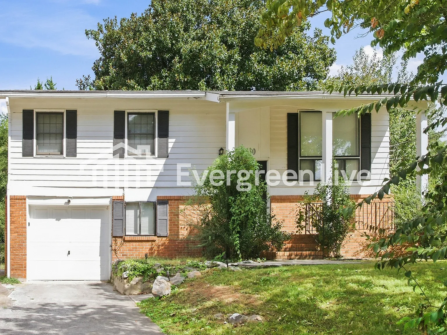 3 bed, 2.0 bath, 1690 sqft, $1,295 — Photo 1