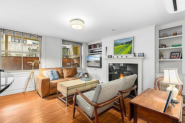 1st image of 64 Bank St