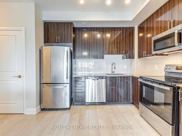 7171 Yonge St #2415 — Photo 3