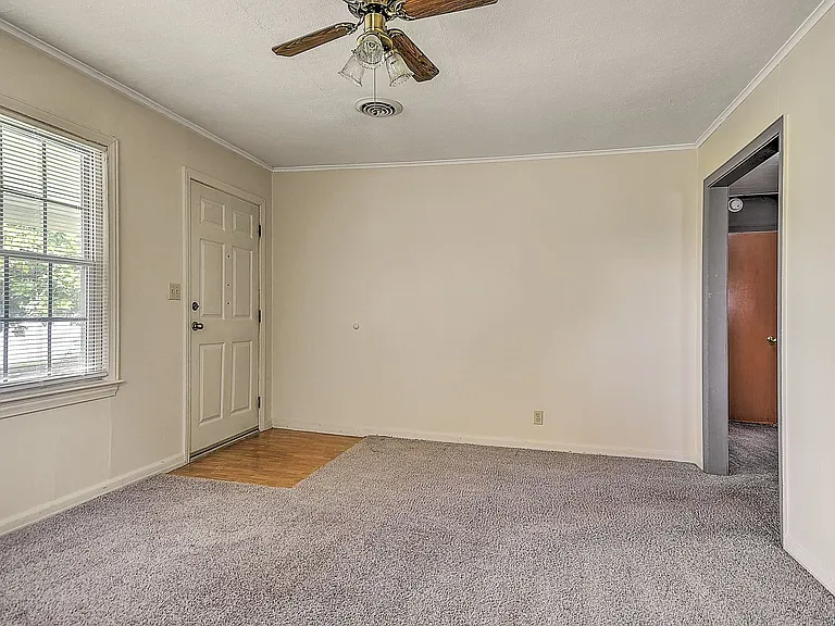 2207 Buckingham Rd — Photo 17