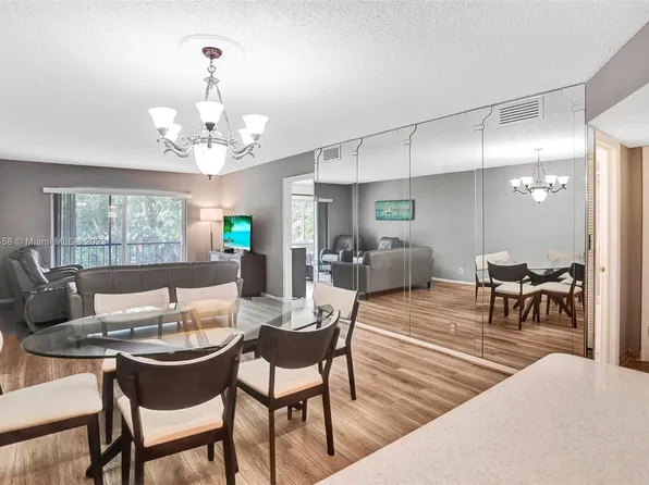 300 S Hollybrook Dr APT 303, Pembroke Pines, FL 33025