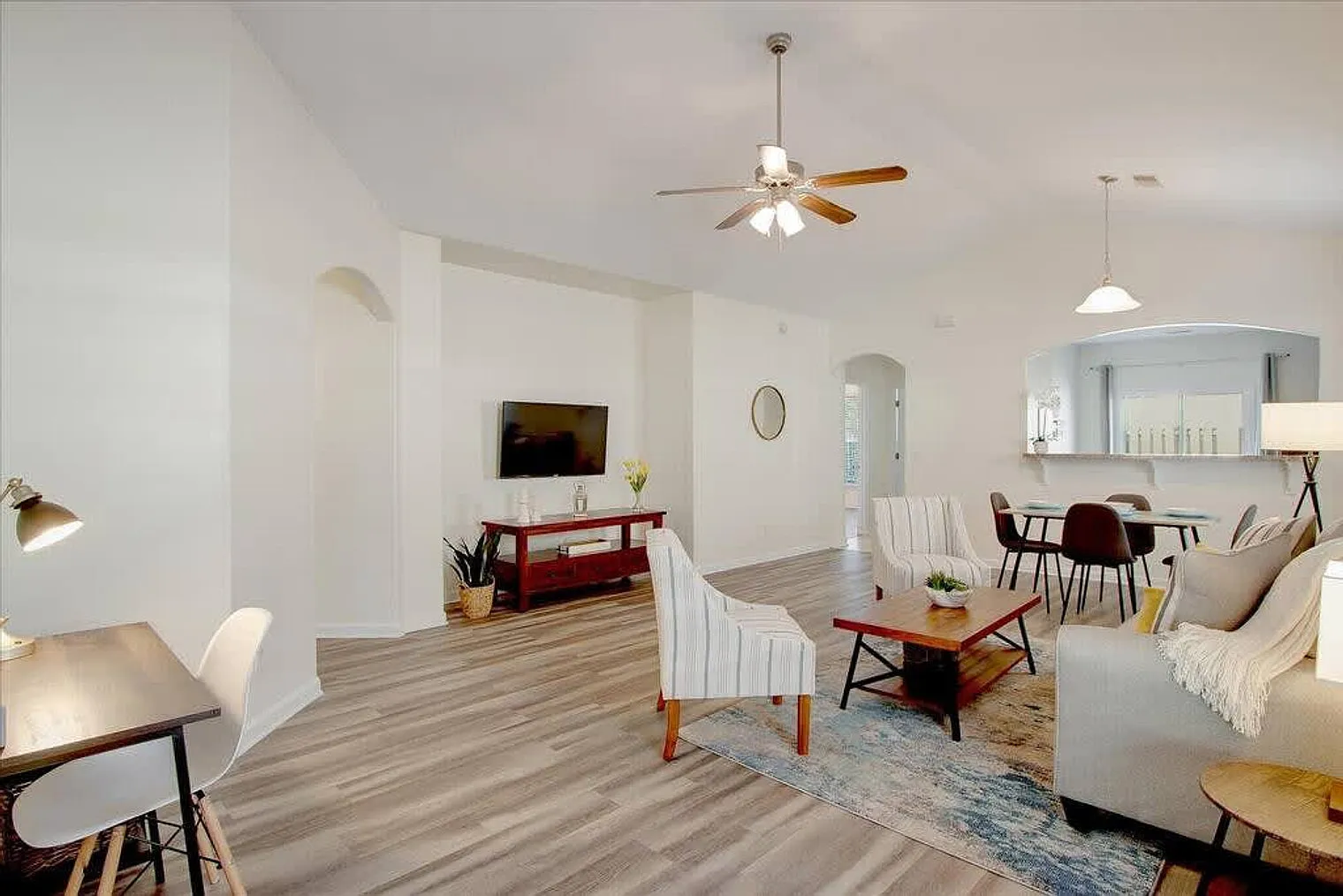 3 bed, 2.0 bath, 1399 sqft, $3,367 — Photo 4