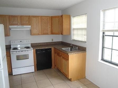 2nd image of 2719 SE Bishop Ave