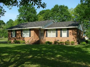 713 Crestview Dr, Bennettsville, SC 29512
