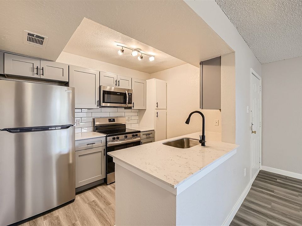5600 N Beach St #1618 - Web Quality - 004 - 06 Kitchen
