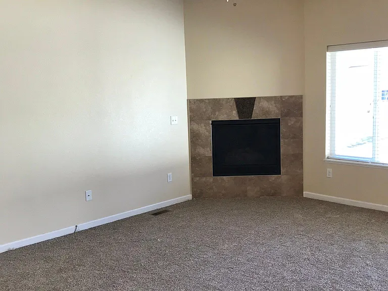 1110 Crescent Dr — Photo 4
