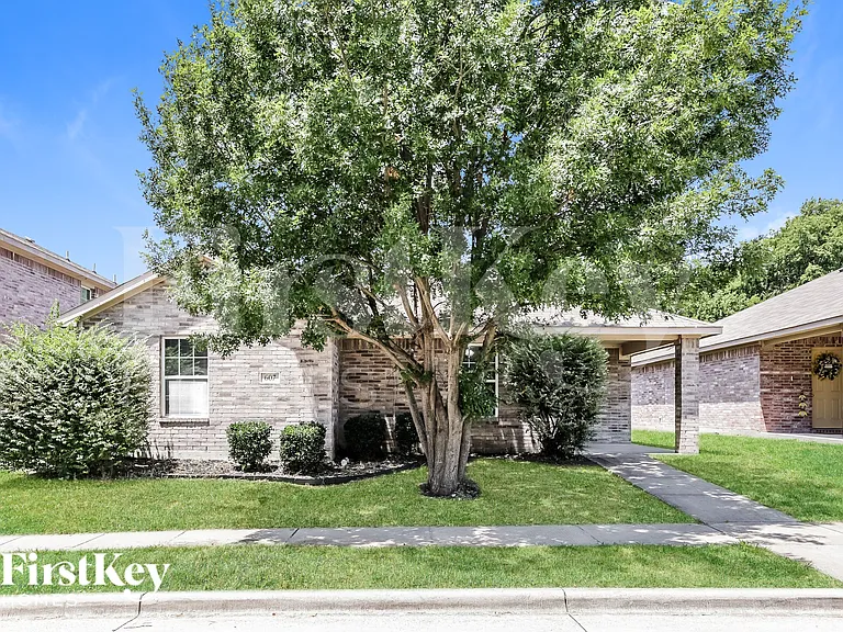 607 Lentisco Dr — Photo 1