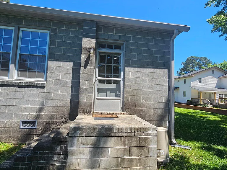 204 S King St — Photo 15