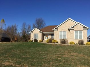 212 Sunray Dr, Shepherdsville, KY 40165