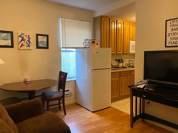 4th image of 1428 S 9th St Floor 2