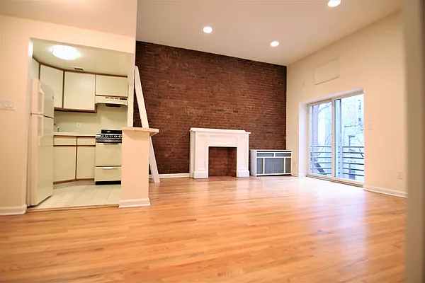 Rented by JK Dansar Corp | media 28