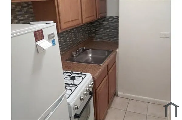 Building Photo - 180 Beach 117th St #5F