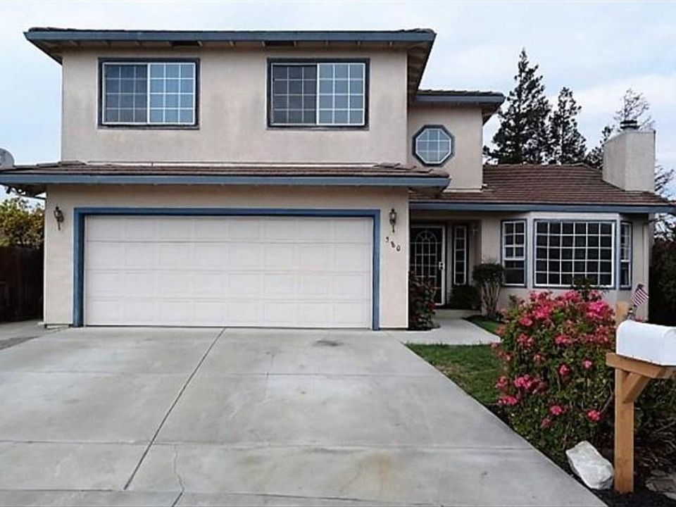 1st image of 580 Bordeaux Pl