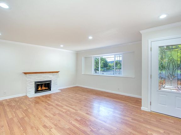4th image of 380 Blackwell Dr