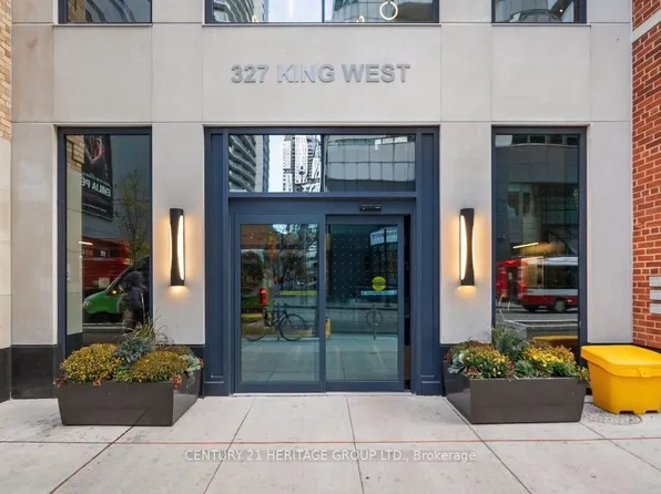 327 King St W, Toronto, ON