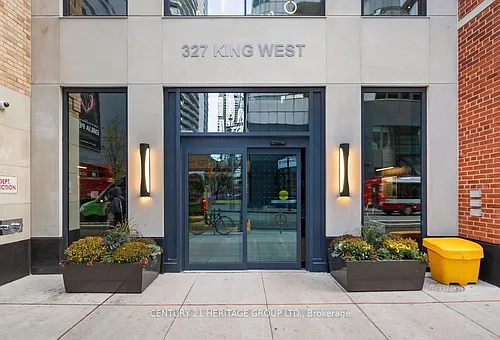 327 King St W Photo 1