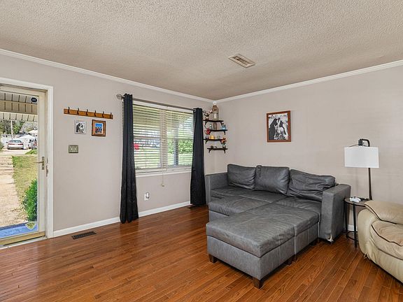 5th image of 1602 Pinehurst Blvd