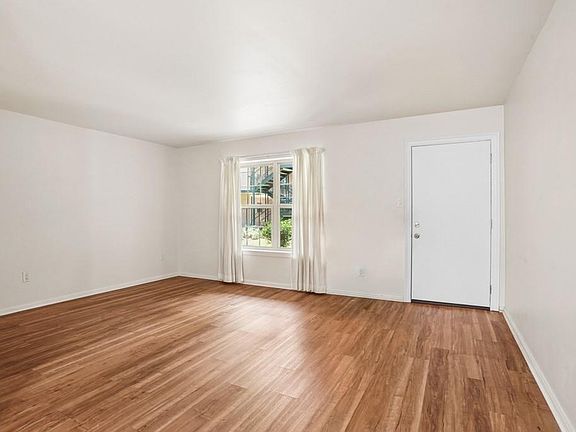 2nd image of 2732 Whitney Pl APT 101