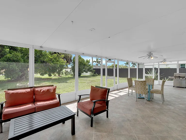 2506 SE 8th Ave — Photo 9