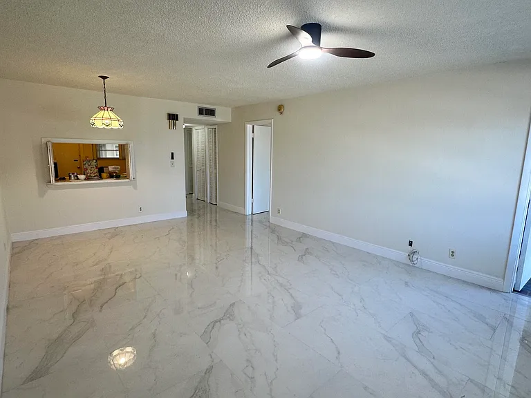 330 SE 2nd St #202G — Photo 3