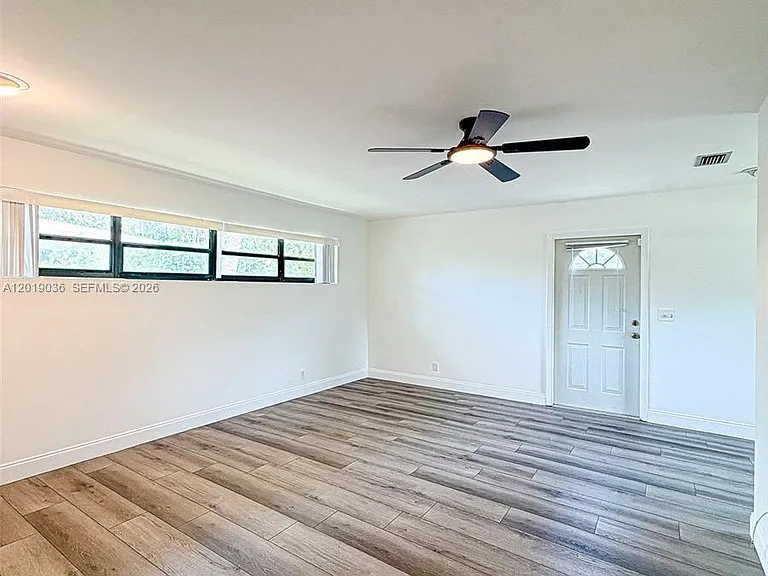 240 NW 36th St — Photo 18